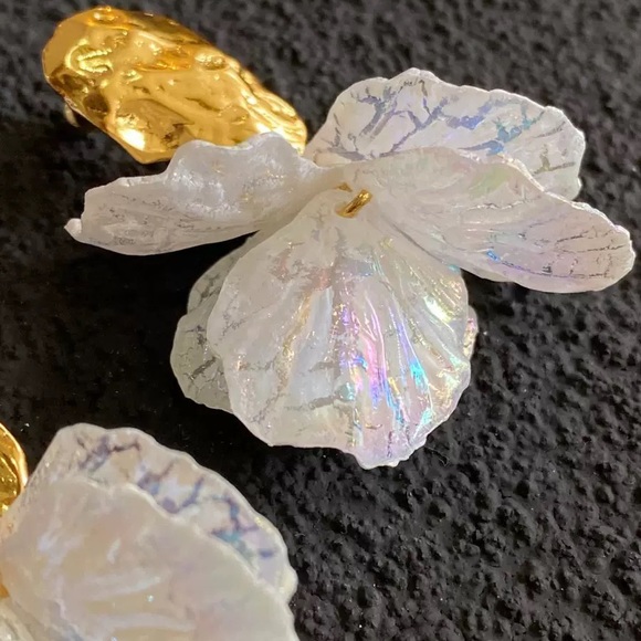 Dangle boho earrings, dangle petal earrings, dangle floral earrings - Picture 6 of 6